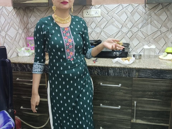 Punjabi step-mom said that to send an lube message to the stepson-in-law, the cell beat the step-mom's palm in the stepmother lock, the kitchen wheel step-mummy cooked a fine lesson, instructed a supreme lesson, captured the guy meat of the putt and put