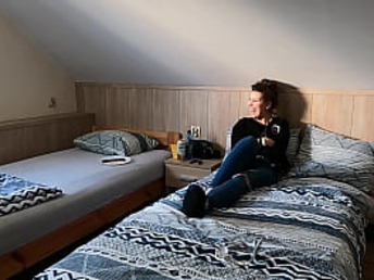 Witness Amanda Slender's chubby ass bounce while she chortles while smoking and giving head