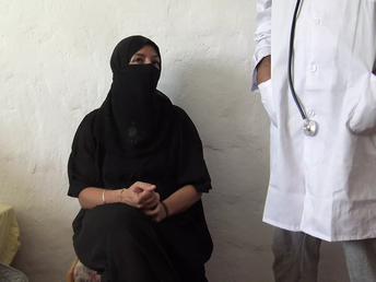 Cuckold wifey gets her caboose wrecked by Muslim dude in doc's office