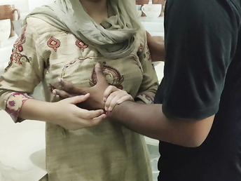 Hindi Audio: Witness this Punjabi Bhabhi get her tight twat screwed in a super hot cock-squeezing chute