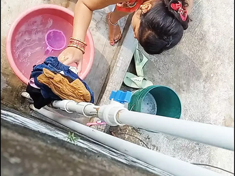 Observe this Indian Bhabhi get her mature cunny soaked in super hot solo act