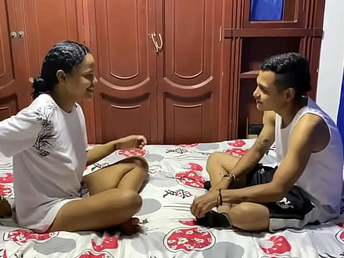 me follo a mi hermanastra hasta que ella tenga eyaculacion