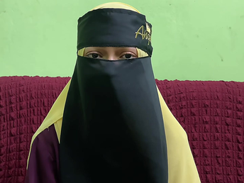 Step-siblings disturbing for a occupation need a quickie, but the occupation bear the expense is too well-disposed to refuse!