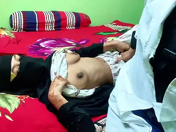 Indian Desi Aunty gets the brush tight-fisted ass pounded changeless and deep to the fullest swallowing a hot millstone