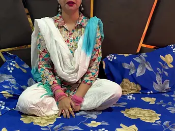 Desi hottie Devar Bhabhi seduces & fucks her resembling to preggo bliss give Hindi audio