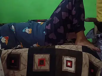 Cute curvy bhabhi gets the brush perfect ass worshipped & the brush dirty oration interrupted