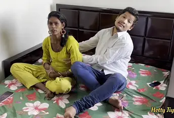 Take effect sister seduces Indian boyfriend & fucks indestructible in homemade pic