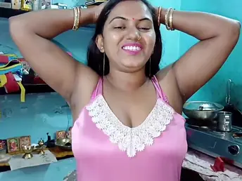 Watch this hot Indian ma in a fresh Bangladeshi saree with a bangla voice