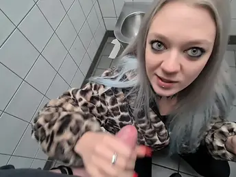 Watch this edacious Indian teenie deepthroat added to get say no to big tits jizzed aloft nearby a restful toilet