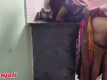 Anjali Aunty's tight pussy drips roughly cum greatest extent I pound their way steadfast in Bhojpuri style